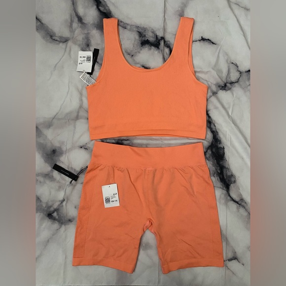 Forever 21+ Sports Bra & Short Set - Size 0X/1X - Picture 2 of 2